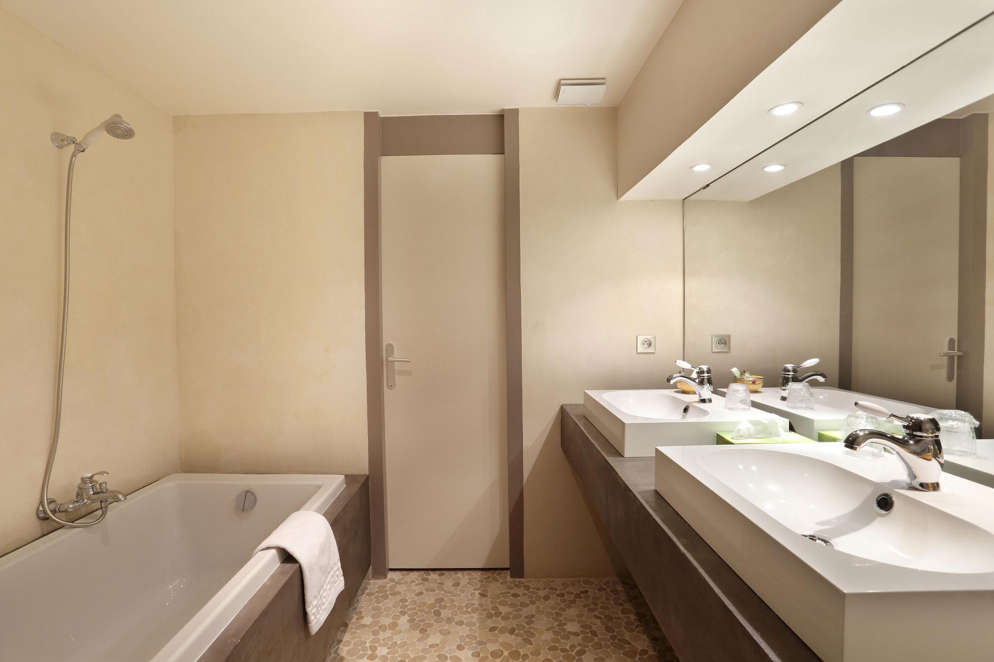 Hotel Le Roncevaux Pau Buitenkant foto