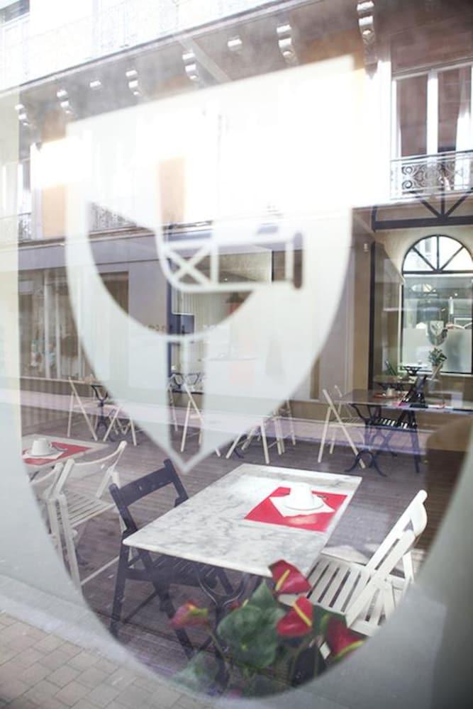 Hotel Le Roncevaux Pau Buitenkant foto